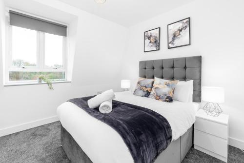 Stylish 2 Bedroom Apartment - Balcony - Secure Parking - Top Rated - 5MC - Birmingham