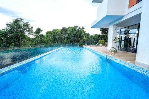 Riverbank One Bedrooms Apartment, Swimming pool, gym, workspace, DB Space Living
