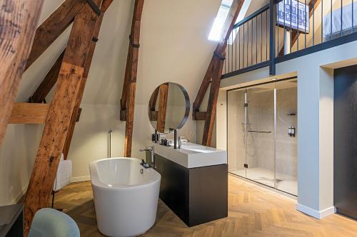 room detail thumbnail 1