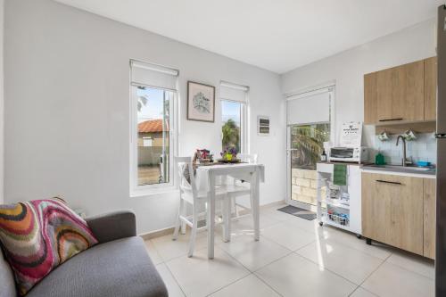 Adele's Apartment with Pool, 5 minutes walk to the beach, Palm-Eagle Beach (foto 5)