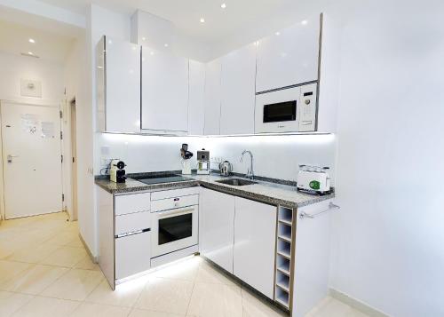 Skol 322 - Completely Renovated Beach Front Apartment Marbella, Marbella (photo 8)