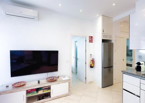 Skol 322 - Completely Renovated Beach Front Apartment Marbella, Marbella (photo 3)