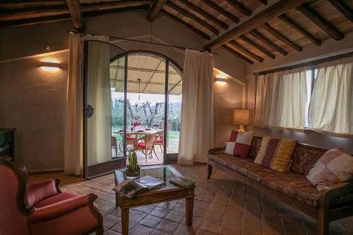 Casale Esclusivo con Piscina e Vista su San Gimignano