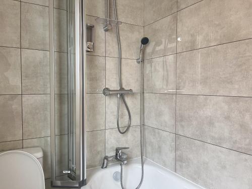 Wembley Stadium Modern&Cozy Apartment with Garden - image 12