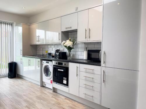 Wembley Stadium Modern&Cozy Apartment with Garden - image 9