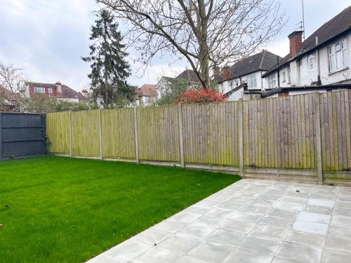 Wembley Stadium Modern&Cozy Apartment with Garden - image 10