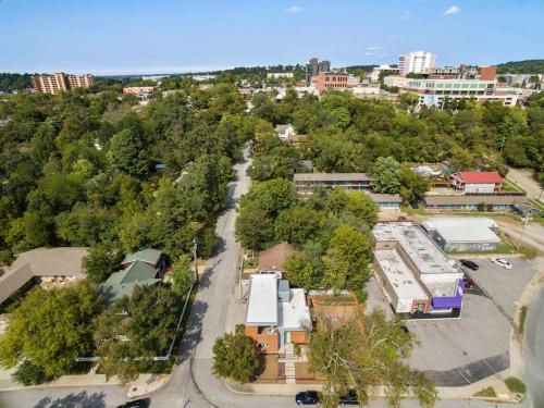The Local - 2 Blocks to Downtown Fay in Fayetteville