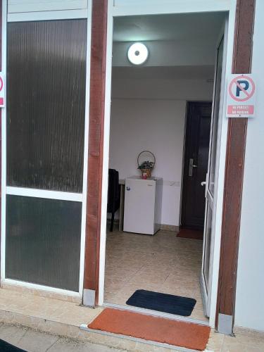 Intrare, Pensiunea Otopeni in Bucureşti