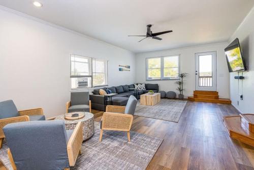 5BR Lakefront Getaway with hot tub in Cadillac (MI)