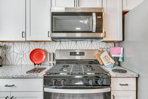 Pet-Friendly Mableton Home with Grill and Fire Pit! in Mableton