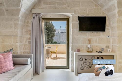 Vico Bianco Raro Smart Rooms Collection – Ostuni, AR