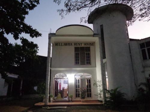 Wellawaya Rest House in Wellawaya