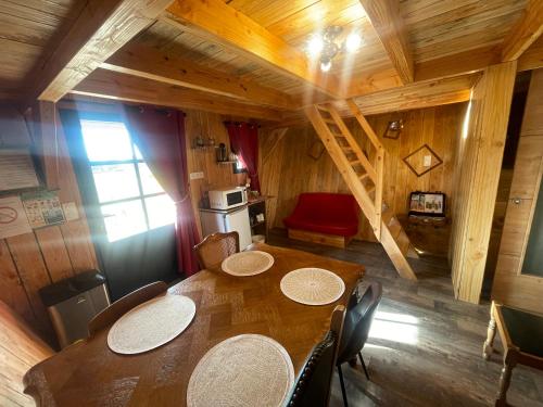 Iekārtas, La Cabane Féerique - Les Pieds dans le Pré (La Cabane Feerique - Les Pieds dans le Pre) in Les Landes-Genusson