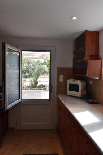 Dolichi House in Karpovoulos
