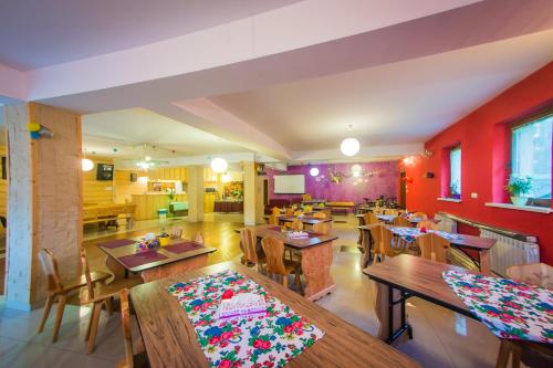 扎科帕内 Apartamenty i pokoje goscinne Nowita 3星级 酒店 泳池