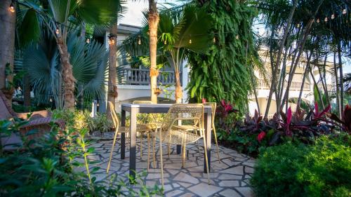 Lazy Parrot Inn & Mini Resort - image 8