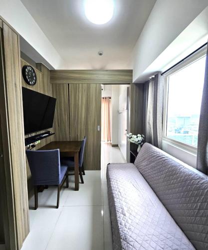 Coast Residences - 2 Bedroom with Balcony facing Mall of Asia, Manila Bay & Pool View - Manila