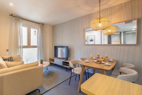 Cozy 2-Bed Apartment for 3 in La Latina, Madryt