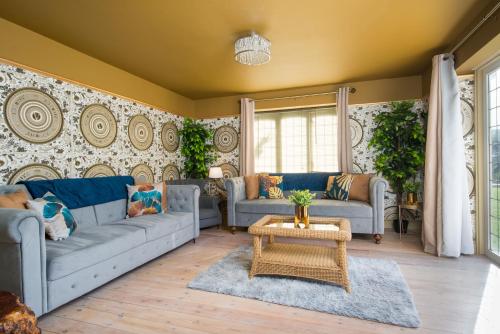 Deluxe 4 or 5 Bed House with Hot Tub, Cinema Room Sleeps 15 in 奧德利