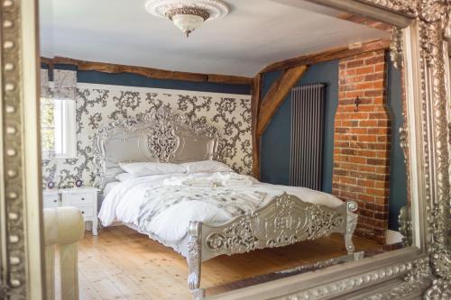 Huge & Deluxe 600 Year Old Essex Manor House