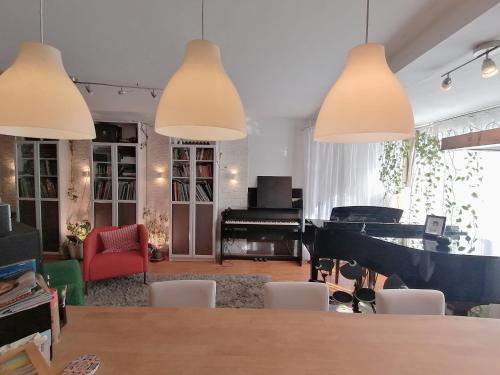 Lovely central flat with grand piano, family friendly, Berlino (foto 9)