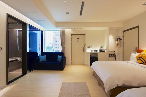 room detail thumbnail 1