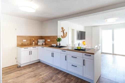köök, ,,Haus INGER'' idyllische Doppelhaushälfte am Banzelvitzer Strand (,,Haus INGER'' idyllische Doppelhaushalfte am Banzelvitzer Strand) in Rappin