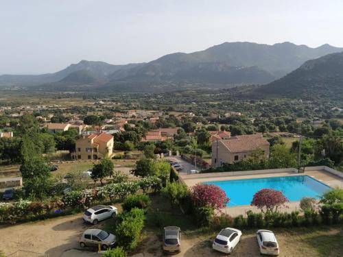 Appartement avec piscine partagée