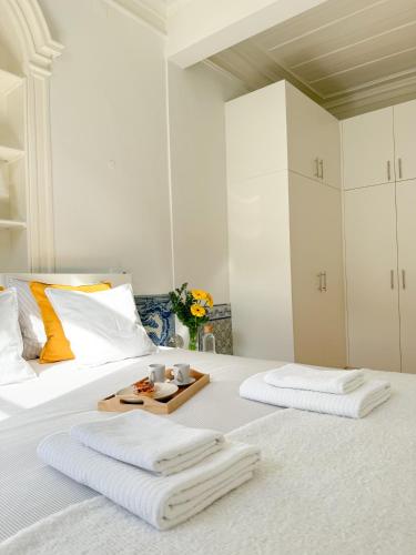 Cozy room with shared bathroom on Rua Augusta