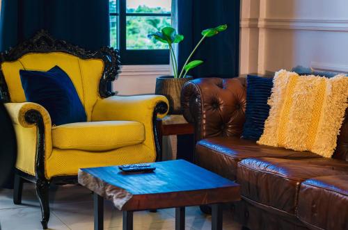 . Cozy and quirky Wolf Apartment