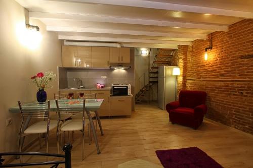 Ionia rooms 4
