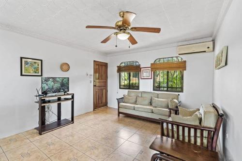 Facilities, 2-Bedroom House with Pool in Potrero