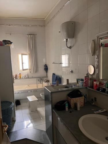 Camera matrimoniale ampia con bagno privato in appartamento condiviso, Naples (photo 7)