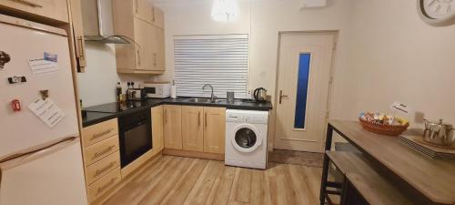 Kitchen, Farnaught Farmhouse Apartment, Lough Rynn, Mohill in Mohill