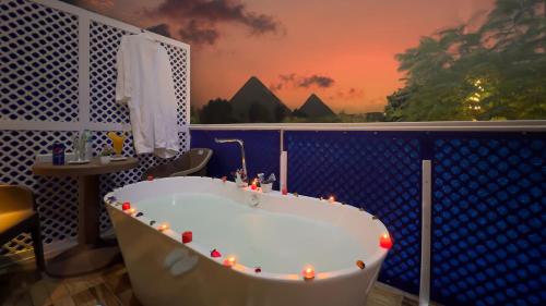 Turquoise Pyramids & Grand Egyptian museum view Hotel, Kair
