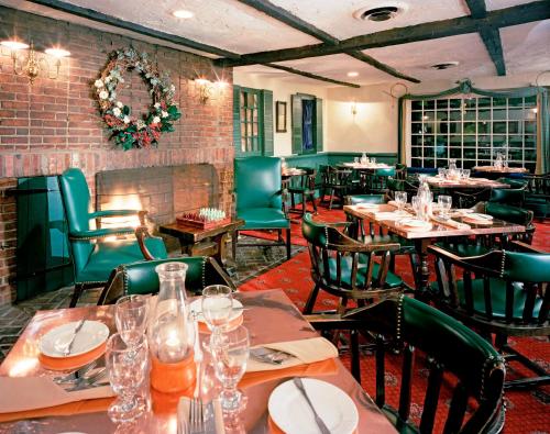 The Olde Mill Inn Basking Ridge - 레스토랑