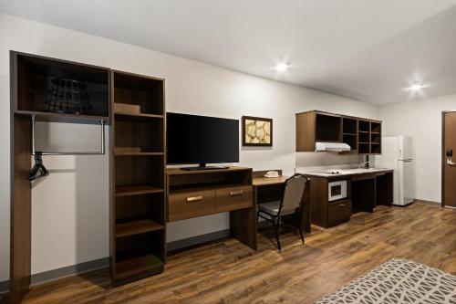 Queen Suite with Tub - Disability Access/Non Smoking