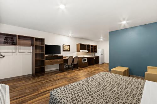 King Suite with Sofa bed - Disability Access/Non Smoking