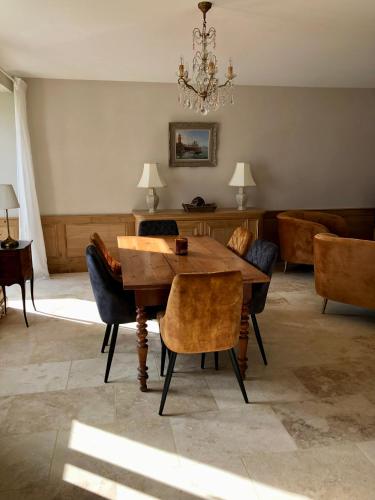 Maison chic proche du Mont Saint Michel in Ducey