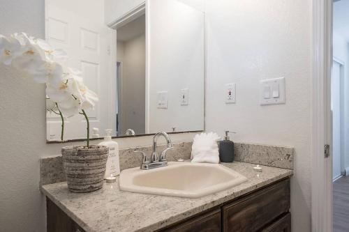 Stunning 6BR I 4BA Luxury Haven I 31 nights min stay I