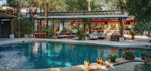 Curiol Boutique Hotel & Lounge