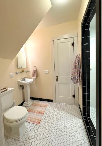 Large Farmhouse near RA, Kohler and Golf. Exclusive amenities and room for all! in Plymouth, USA