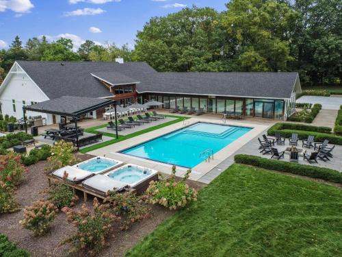 Apple Blossom Resort By Dwell Vacations in New Buffalo, USA