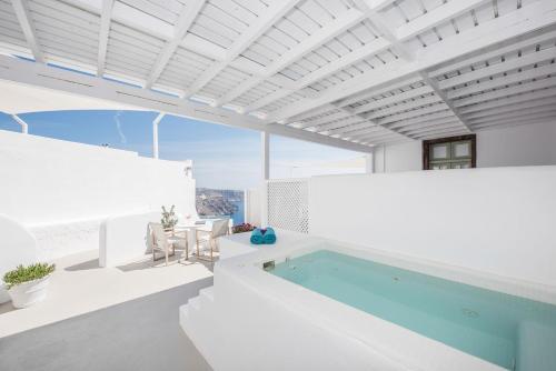 Senior Suite with Outdoor Tub and Caldera View