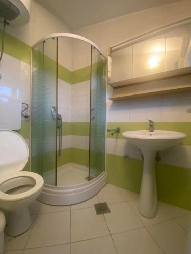 One-Bedroom Apartment image 3