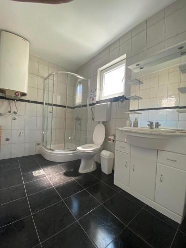 Starlight Apartments - image 4