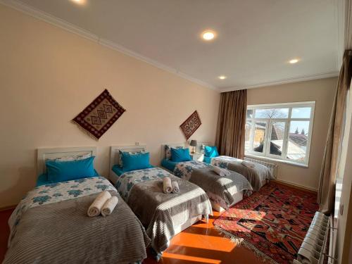 4 twin beds