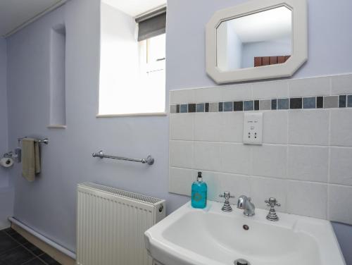 Exterior view, Tan Twr - Chellow Cottage in Harlech