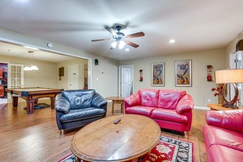 Pool Table and Patio Cozy Lawrenceville Apt in Lawrenceville, USA