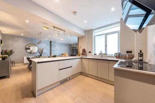 Court Covent Garden Flat - image 13